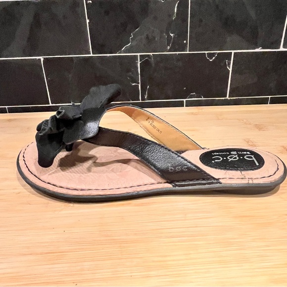 Born Concept Sz 8.5 Padded Black Tan Leather Strap Flower Sandals Slip Ons - Picture 10 of 12